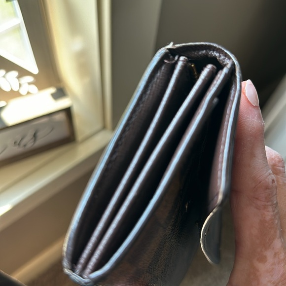 Louis Vuitton Wallet - Picture 9 of 10